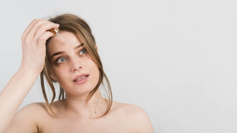 Jeune fille avec une peau mixte et normale. Soins chez MD Esthétique à Pont l;Evêque.