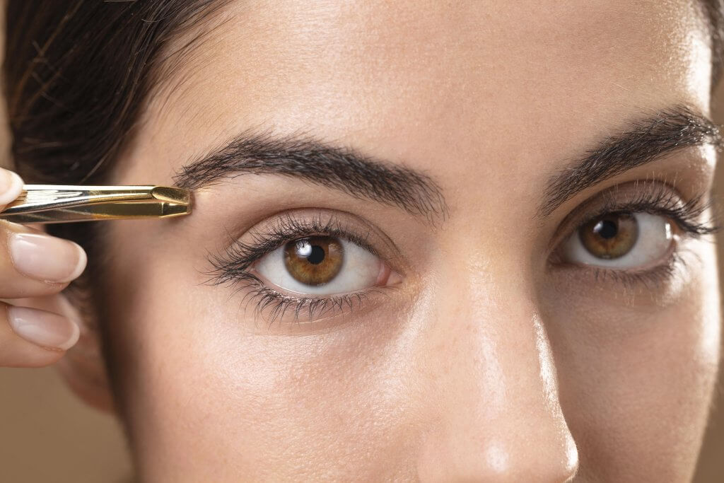 Teinture de sourcils, regard intensifié. Institut de beauté MD Esthétique.